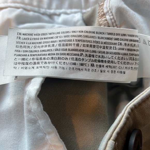 A&F Stretch Khaki Shorts - Picture 11 of 11